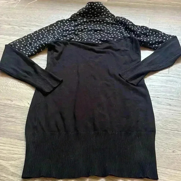 🔥schwiing🔥 | Black  long sleeve sweater dress with 1/4 front zipper - Picture 12 of 13